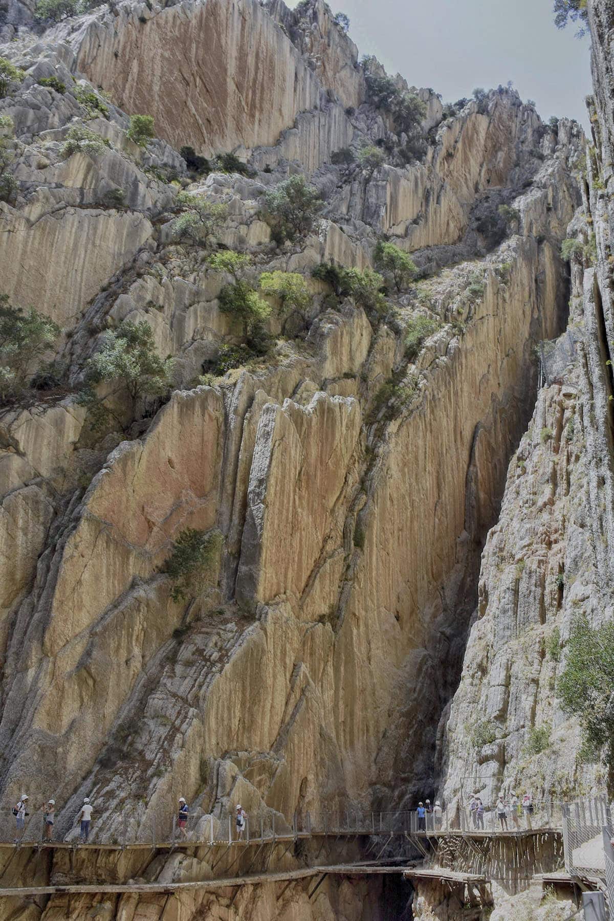 Vista Frontal del Desfiladero con Guiada