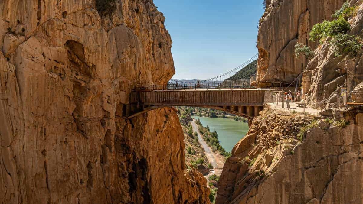 Lago y Puente Colgante Caminito del Rey